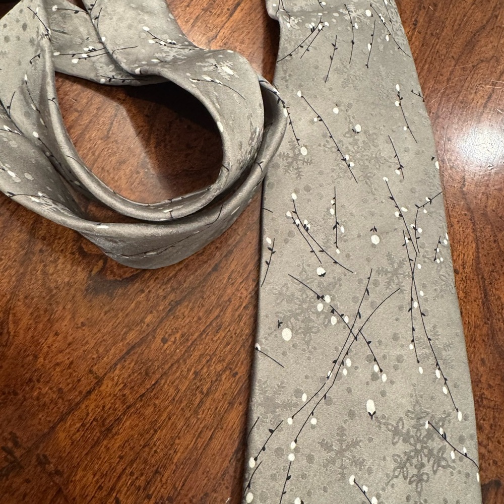 Kai Long Winter Blossom Snowflake Gray 100% Silk Tie - Picture 2 of 5